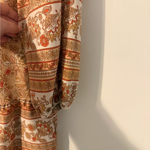 Vintage-Inspired Long Sleeve Floral Dress - Picture 4 of 5